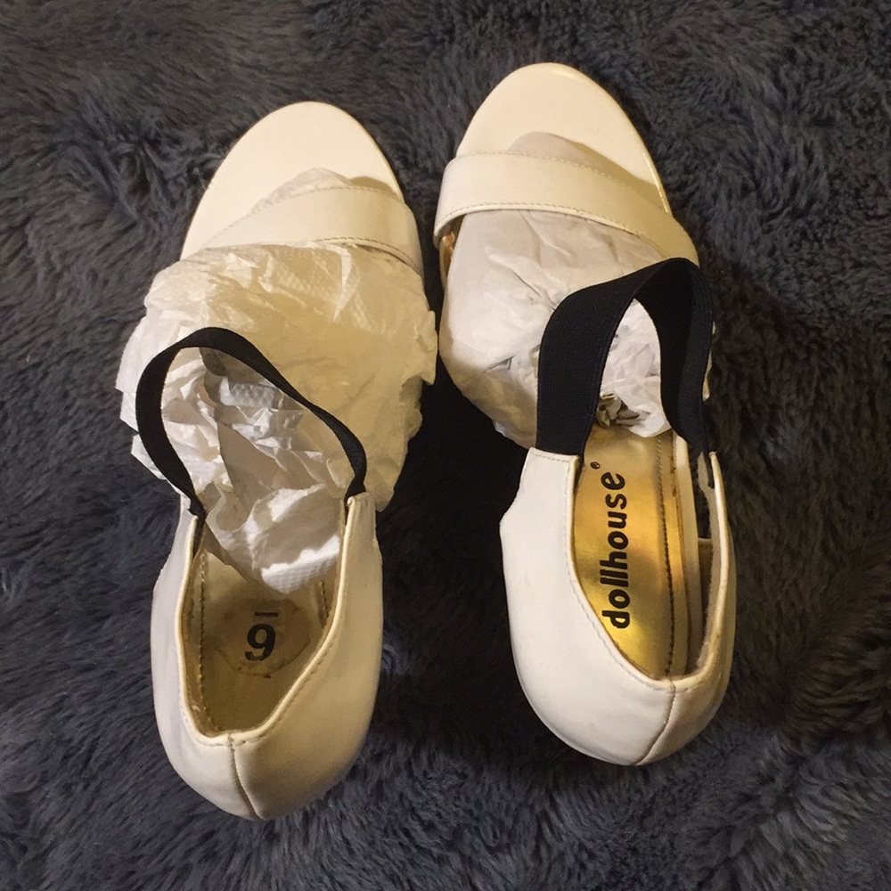 4 for $20 Dollhouse high heels size 6